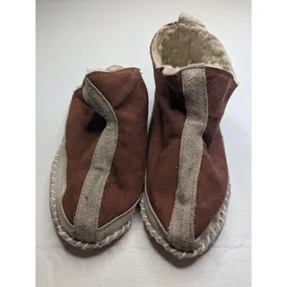 Photo of Vintage Womens Sz 10 Leather and Sherpa Lined Slippers Brown