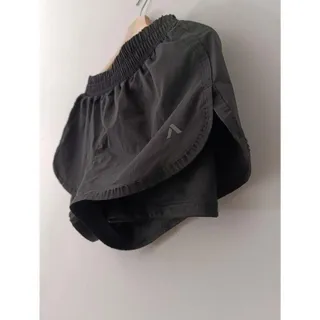 Photo of Lightweight and comfortable black athletic size M