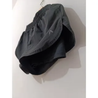 Photo of Lightweight and comfortable black athletic size M